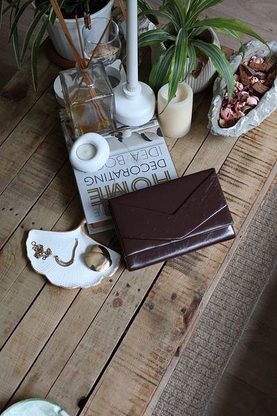 Moom Bag Γυναικεία τσάντα ώμου Bitter Brown λουστρίνι φάκελος
