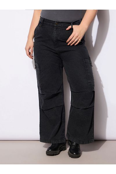 Sassafras By Styli Plus Size Straight Fit Jeans with Side Pockets Details