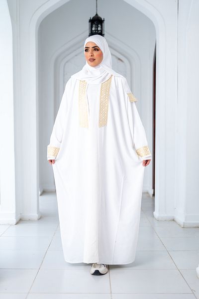 ABAYA Luxurious white cardigan with elegant gold embroidery and scarf
