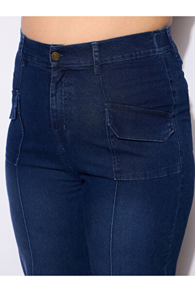 Sassafras By Styli Plus Size Straight Fit Jeans with Front Seam Detail