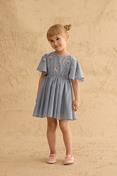 Fahhar Kids Rochie din bumbac brodat cu volan Albastru deschis