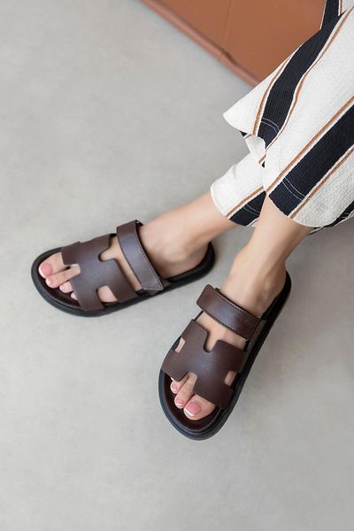 STRASWANS Papuci de damă Pina din piele cu imprimeu cu velcro, maro