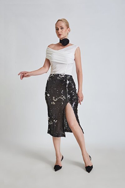 ECEM ALP تنورة قلم رصاص متوسطة الطول مزينة بالترتر باللون الأسود والفضي - الس...