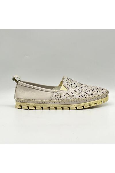 Ametist حذاء لوفر نسائي من الجلد الطبيعي باللون الكريمي من فليكس