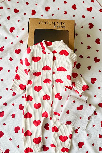 COOLMINIES Baby Girl Newborn Hearted Romper, Muslin Baby Cover 80*90cm and Set of 2 Mouth Wipes