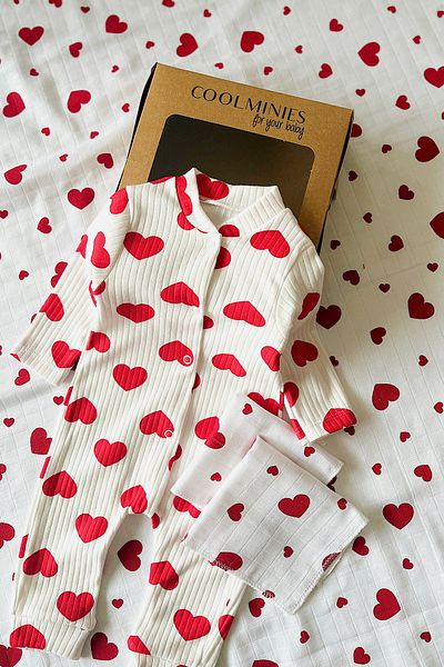 COOLMINIES Baby Girl Newborn Hearted Romper, Muslin Baby Cover 80*90cm and Set of 2 Mouth Wipes