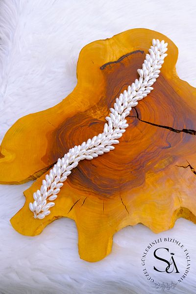 SimgeAksesuar Fashionable and Elegant Hair Accessory Made with Pearl Gems