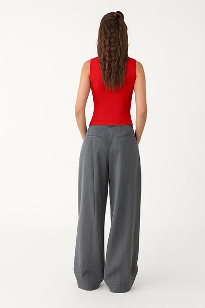 GIA - ART Round Neck Elegant and Minimal Sleeveless Red Blouse