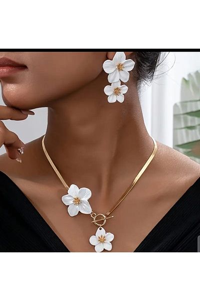 Enanice Flower Necklace Earring Set