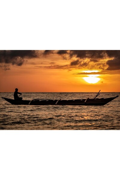 media Fototapet autocolant Plaja64 cu barca in rasarit, 220 x 135 cm