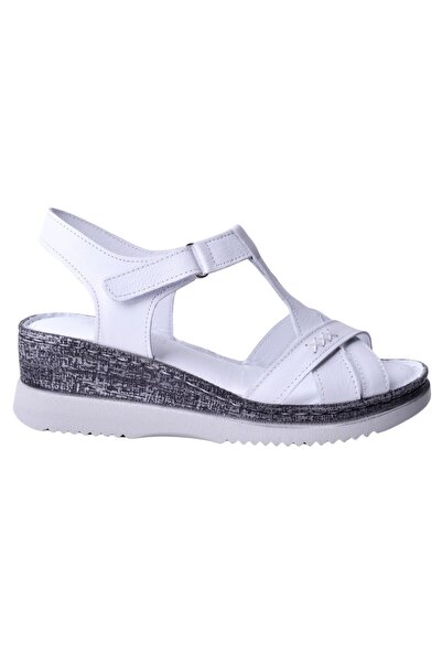 İskarpin Γυναικεία δερμάτινα πέδιλα με τακούνι Femi 443