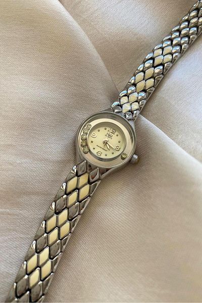 Q&Q Custom Snake Design Steel Cord Small Vintage Women Wrist Watch