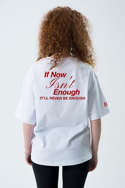 Eazy Co Nu este suficient Tricou alb unisex cu mânecă scurtă cu imprimeu în relief