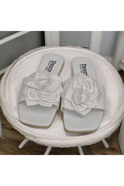 Moda fiesta Flat Sole Women's Slippers with Stylish Flower Accessories
