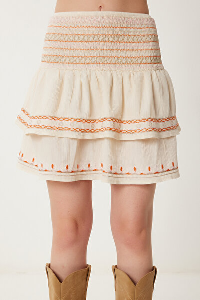 Happiness İstanbul Kadın Krem Nakışlı Volanlı Yazlık Keten Mini Etek NS00423