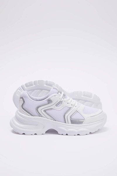 TRENDYOL SHOES Weiße Kontrast-Sportschuhe für Damen mit dicker Sohle TAKSS25SN00061