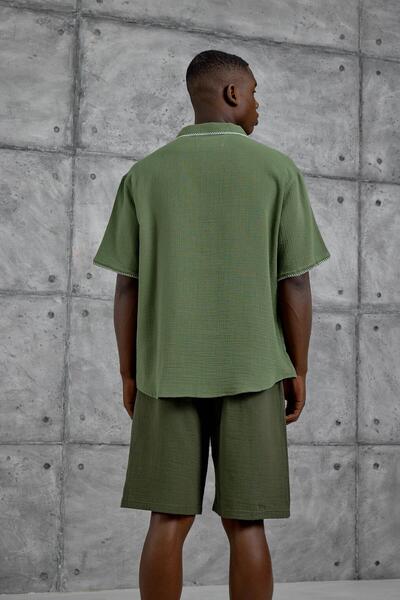 NOMARC Зелена оверсайз сорочка з вишивкою у вигляді листя та короткими рукавами