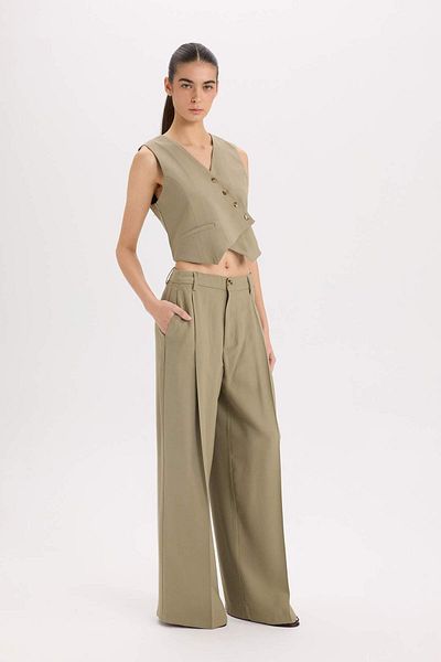 DeFacto High Waist and Double Pocket Wide Leg Pleated Classic Trousers - D4564Ax24Au