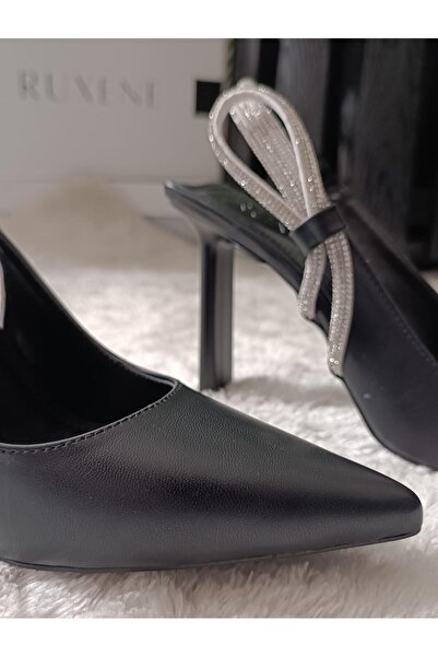 RUXENE أسترا ساتان/جلد مطفي خنجر - 9.5 سم، مقدمة مدببة، كعب منخفض مطرز بالأحجار