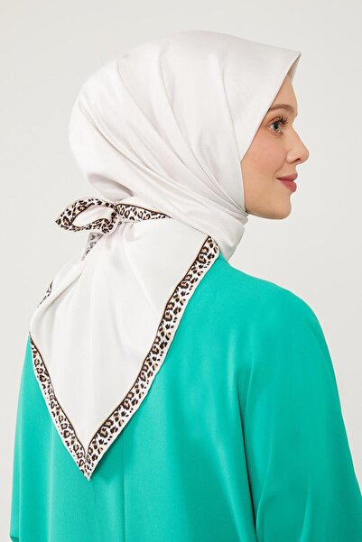 Levidor Cream Edge Leopard Pattern Twill Digital Scarf