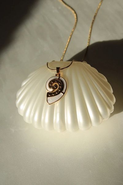 Harlofia Jewelry Steel Oversized Seashell Necklace