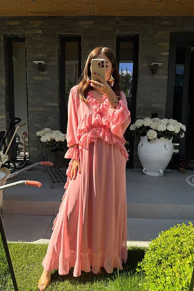 Özge Özgenç Rochie maxi din șifon cu volane