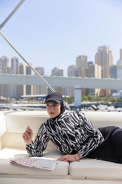 ALFASA Patterned Zippered Crop Full Covered Hijab Swimsuit 25296-25 Black