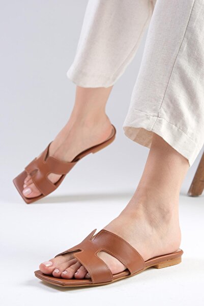 Mio Gusto Дамски плоски чехли Margo в кафяв цвят с тъп връх