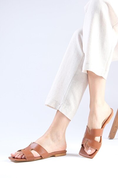 Mio Gusto Дамски плоски чехли Margo в кафяв цвят с тъп връх