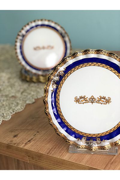 B&M Crown Patterned Curved Cake Plate 6 Pieces