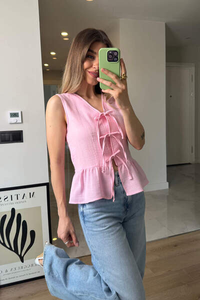 Sue Store Αμάνικη μουσελίνα μπλούζα σε σκόνη ροζ με δέσιμο μπροστά