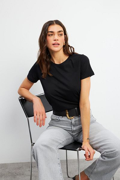 VENA Tricou modal pentru femei Boyfriend, negru, cu decolteu, cu croiala normală (LYOCELL) - 29558-028