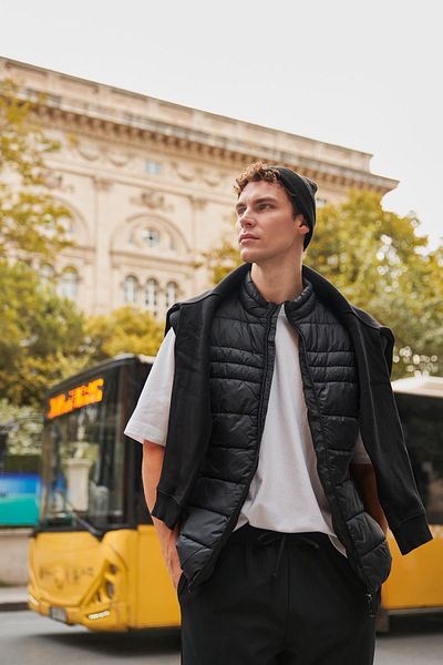 VENA Axel Basic Inflatable Vest - Black