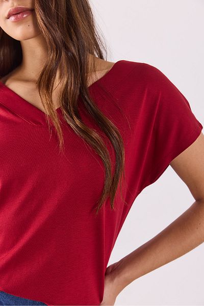 VENA Tricou modal Almira cu decolteu în V cu detaliu la spate (TENCEL)(TM) - MARO