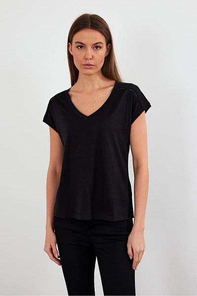 VENA Tricou Khloe cu decolteu în V, cu croiala normală, cu detaliu din dantelă (modal) - negru
