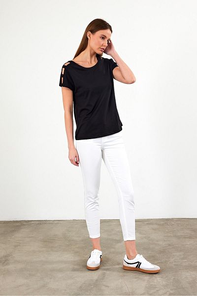 VENA Tricou Elsa cu gât turnat cu detaliu pe umeri (modal) - negru