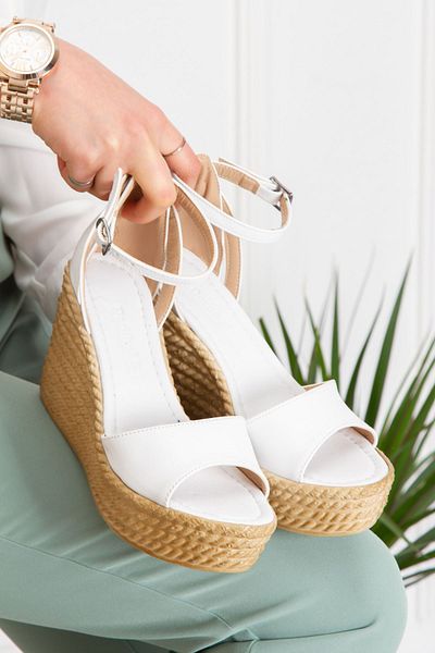 derithy Feta Wedge Heeled Poly Sole Strap Πίσω κλειστή πόρπη στον αστράγαλο Καλοκαιρινά παπούτσια -λευκά-