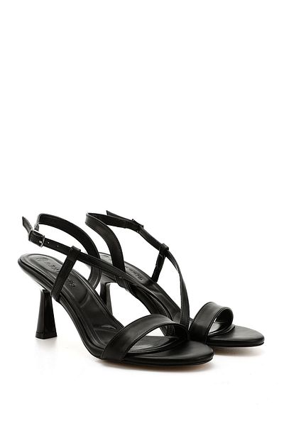 GÖNDERİ(R) Women / Girls Black Strappy Goblet Heel Sandals