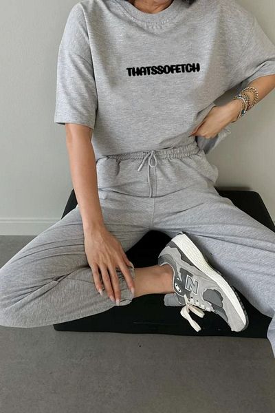 DUBU BUTİK Thatssofetch T-shirt Sweatpants Jogger - Σετ φόρμας με γκρι στάμπα κάτω από το επάνω μέρος Oversize Crew Neck