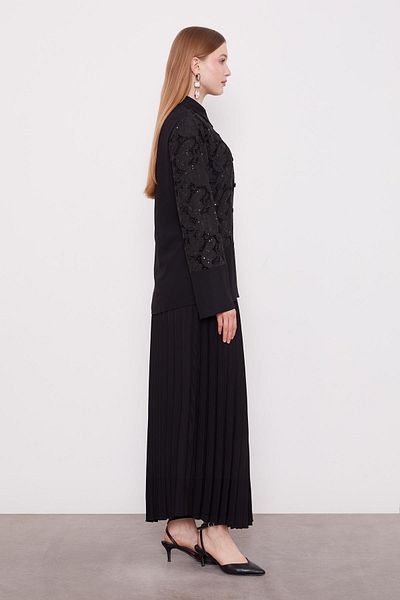 Levidor Black Pleated Lace Detailed Triple Skirt Suit