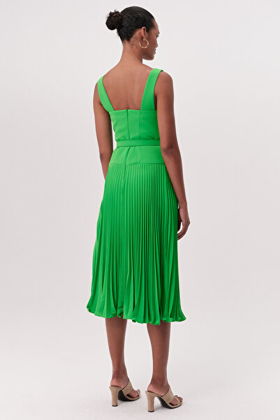 Exquise Plisoley Kemer Detaylı Midi Boy Krep Elbise