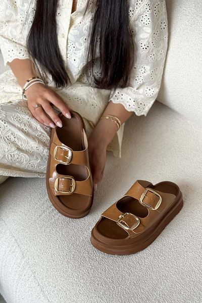 NİŞANTAŞI SHOES Papuci de damă Robin Caramel, cu talpă groasă, mată, cu cataramă dublă