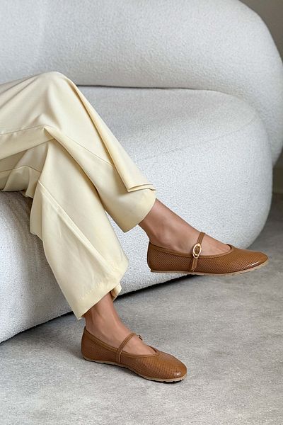 NİŞANTAŞI SHOES Bonbon Caramel Matte Belt Detailed Flat Sole Women's Ballerinas