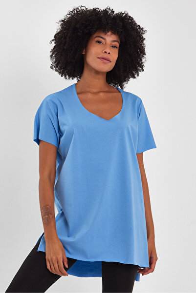 AMAZING CRASH تي شيرت نسائي أساسي كبير الحجم بفتحة رقبة على شكل حرف V