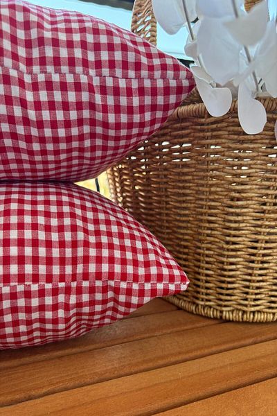 zarafet concept Picnic Set: Red Gingham Picnic Cover 170*170 and 2 Filled Picnic Cushions 40*40 cm