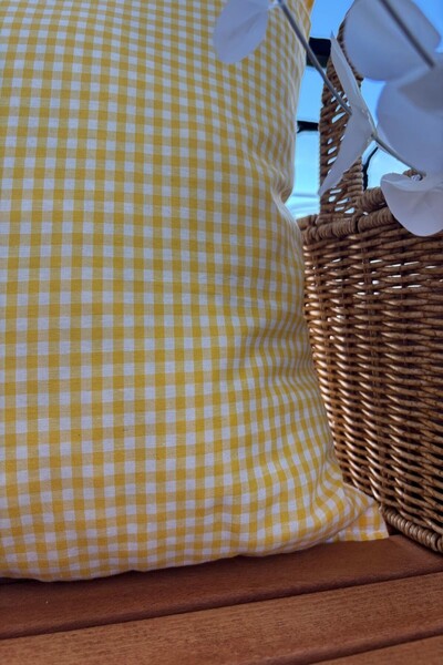 zarafet concept Piknik Seti :sarı Pötikareli Piknik Örtüsü 170*170 Ve Dolgulu 2 Adet Piknik Minderi 40*40 Cm