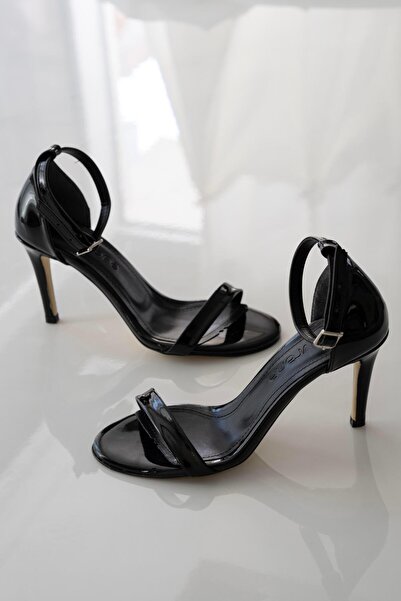 sovrana Black Patent Leather Single Strap Heeled Shoes