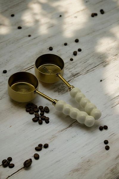 morponi Set of 2 Porcelain Pearlescent White Handle Measuring Spoon Gold Small Size 5 ml