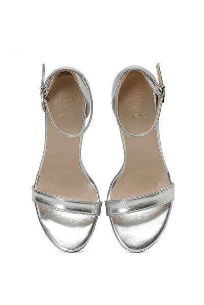 İnci Jano.r 3fx ezüst színű női sarkú szandál