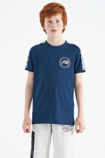 TOMMY LIFE Тениска за момче с индиго принт на раменете, детайлен стандартен модел и О-образно деколте - 11121